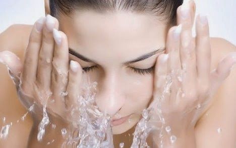 Jak powinno wyglądać prawidłowe oczyszczanie skóry?